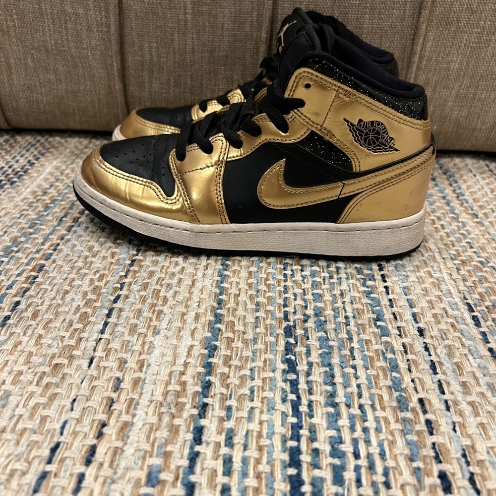 Jordan Kids Sneakers Black and Gold Accents  Size 3.5 DR6967-071 - Picture 2 of 11